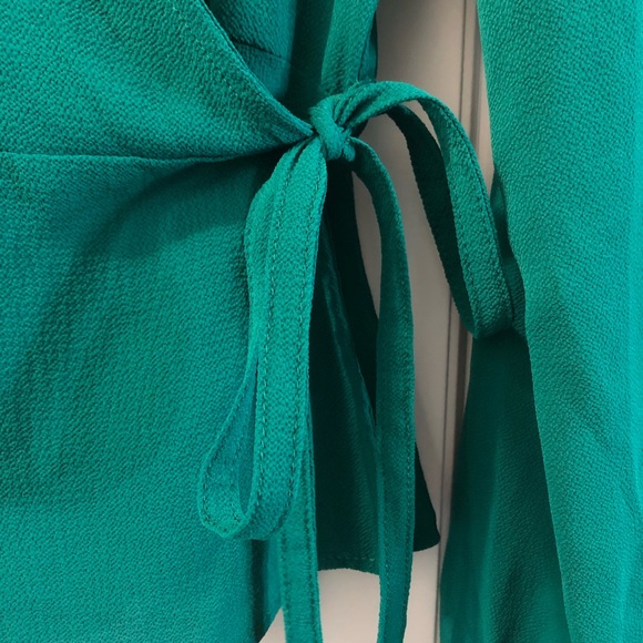 Dynamite Long sleeves Top - Picture 4 of 4